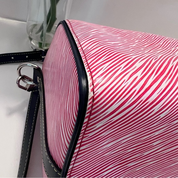 Authentic Louis Vuitton Red & White Epi Speedy 25 Bandouliere - Picture 8 of 15